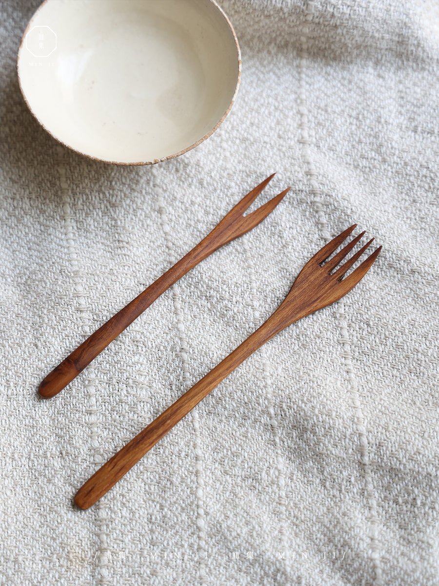 Ensemble de fourchettes en bois