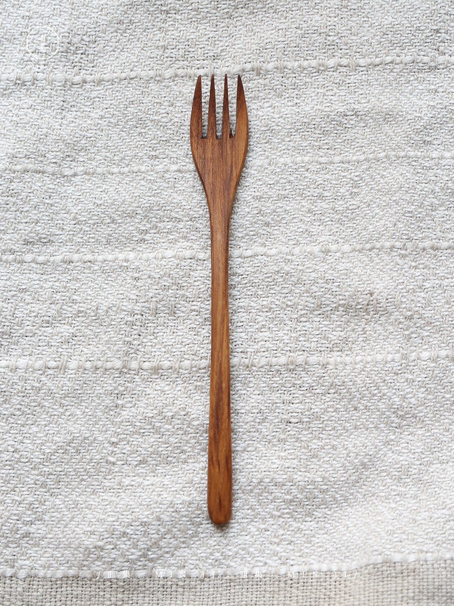 Ensemble de fourchettes en bois