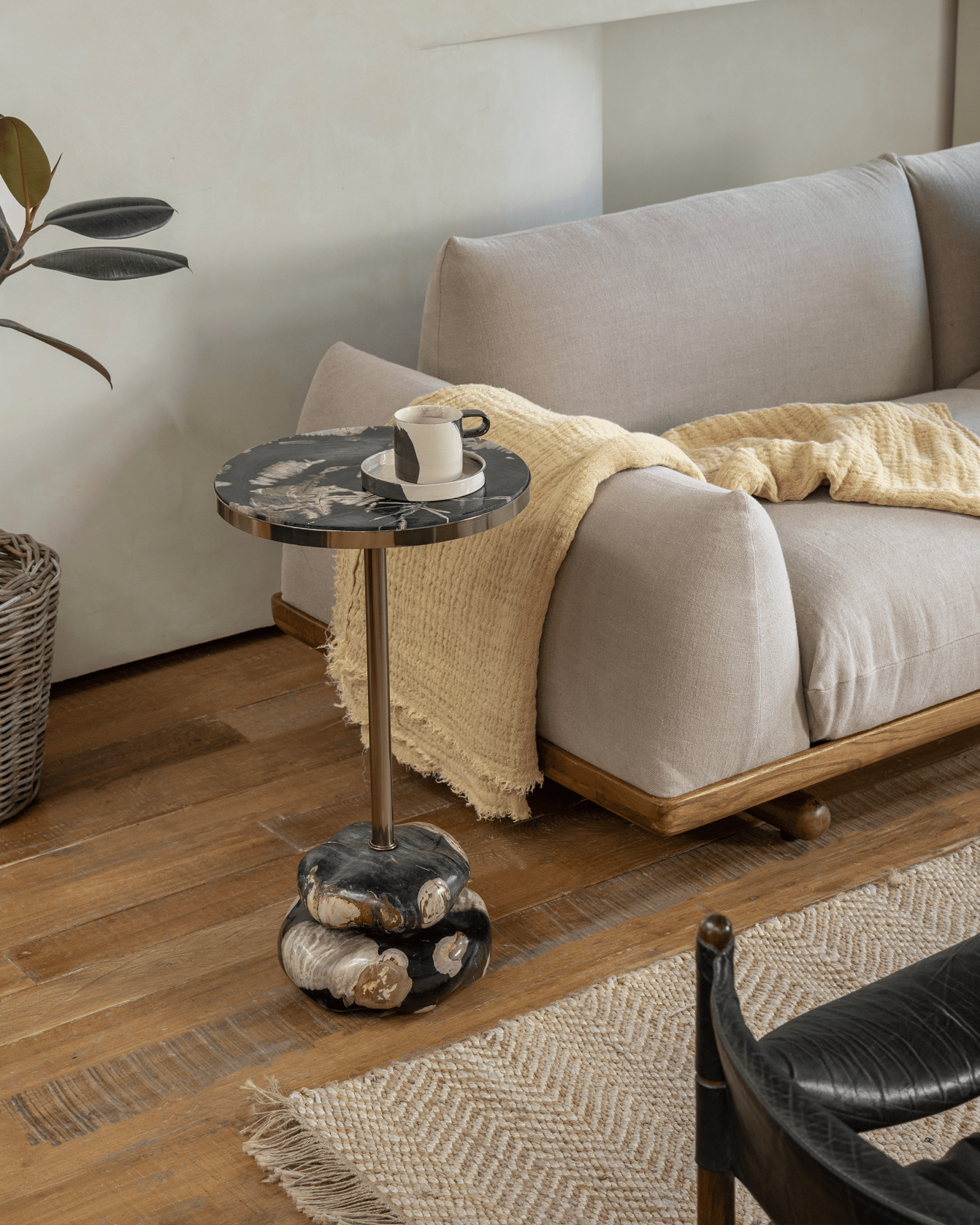 Table d'appoint Lolli en bois pétrifié