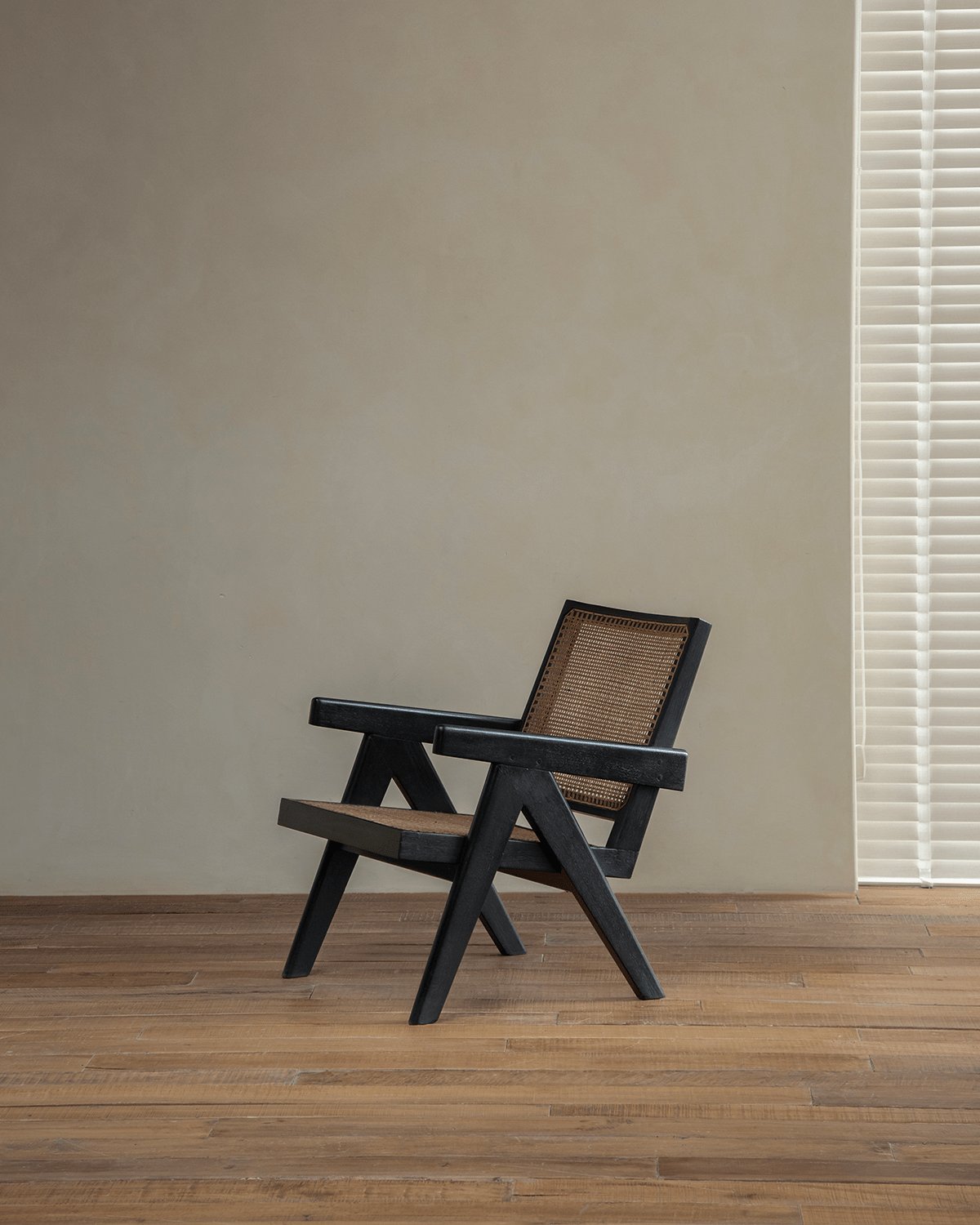 Fauteuil Chandigarh avec accoudoirs