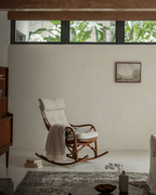 Fauteuil à bascule en rotin Aku