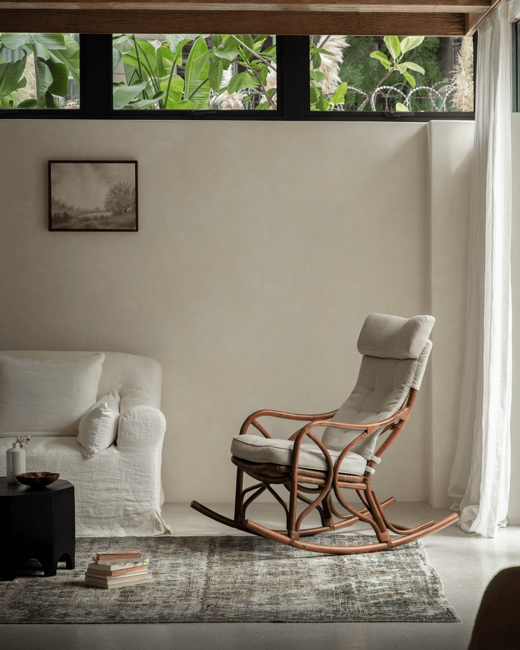 Fauteuil à bascule en rotin Aku