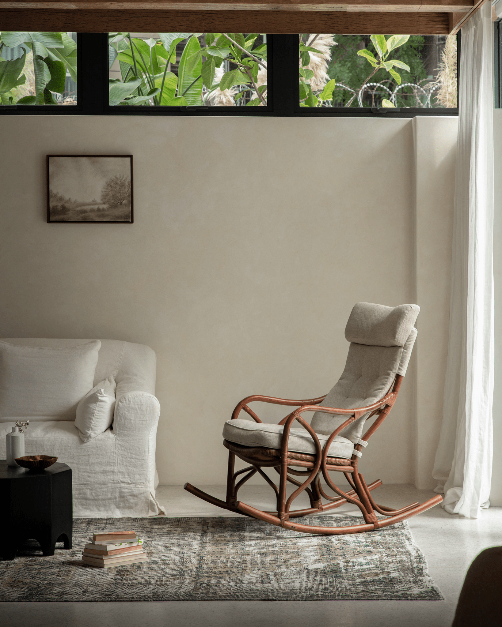 Fauteuil à bascule en rotin Aku