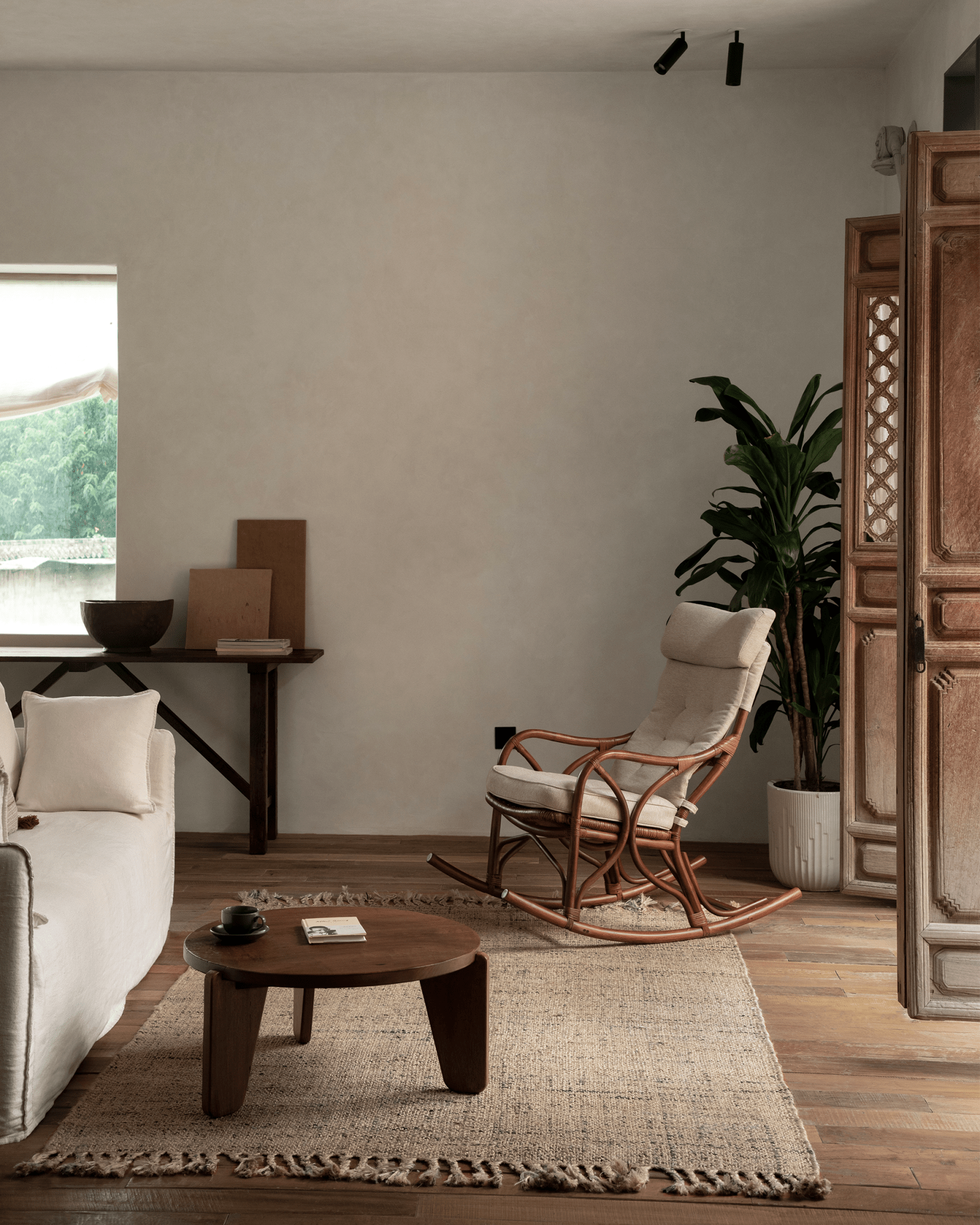 Fauteuil à bascule en rotin Aku