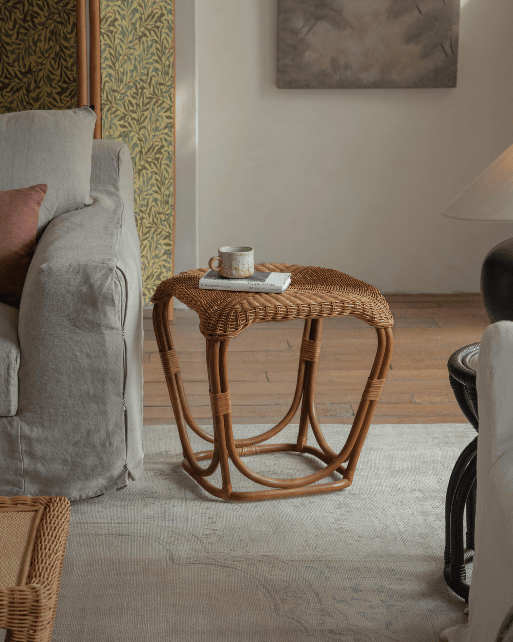 Table d'appoint en rotin à motif pomme de pin