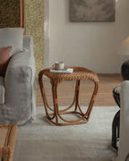 Table d'appoint en rotin à motif pomme de pin