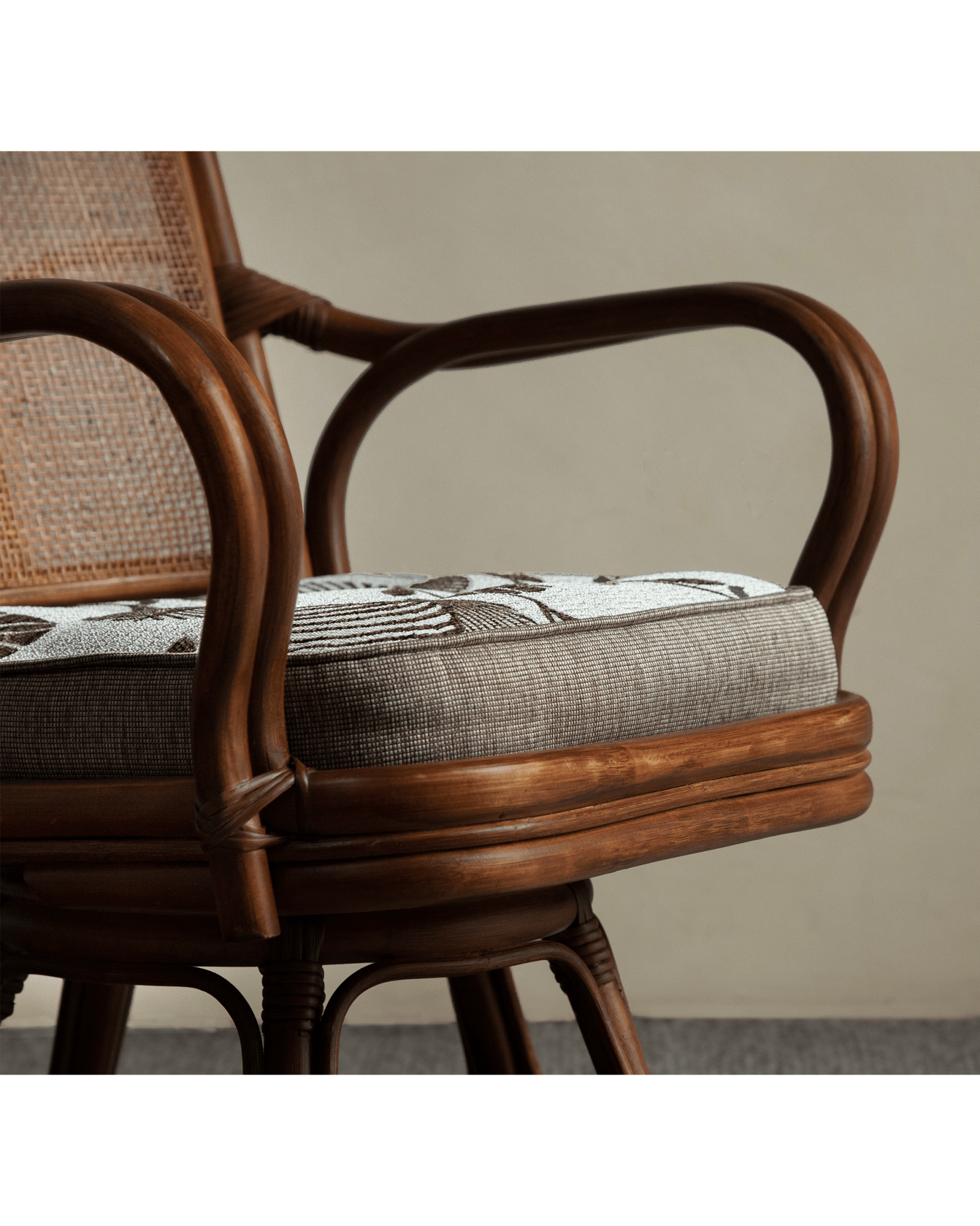 Fauteuil pivotant Ray Mini en rotin