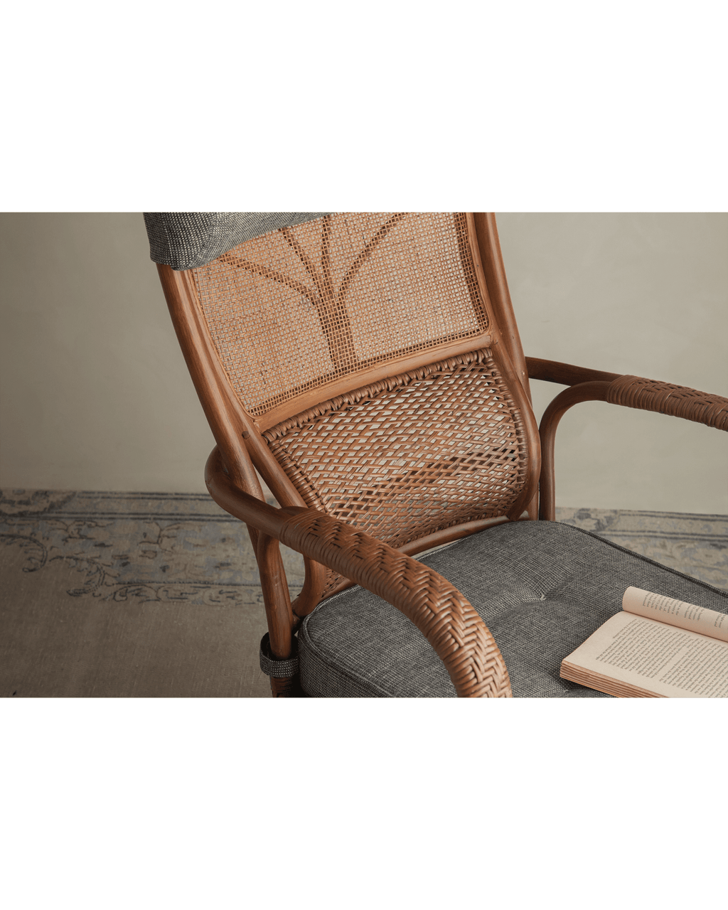 Chaise pivotante en rotin Gakusha