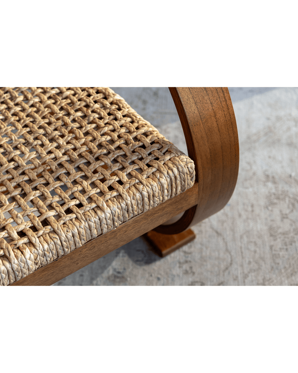 Fauteuil lounge incurvé en C