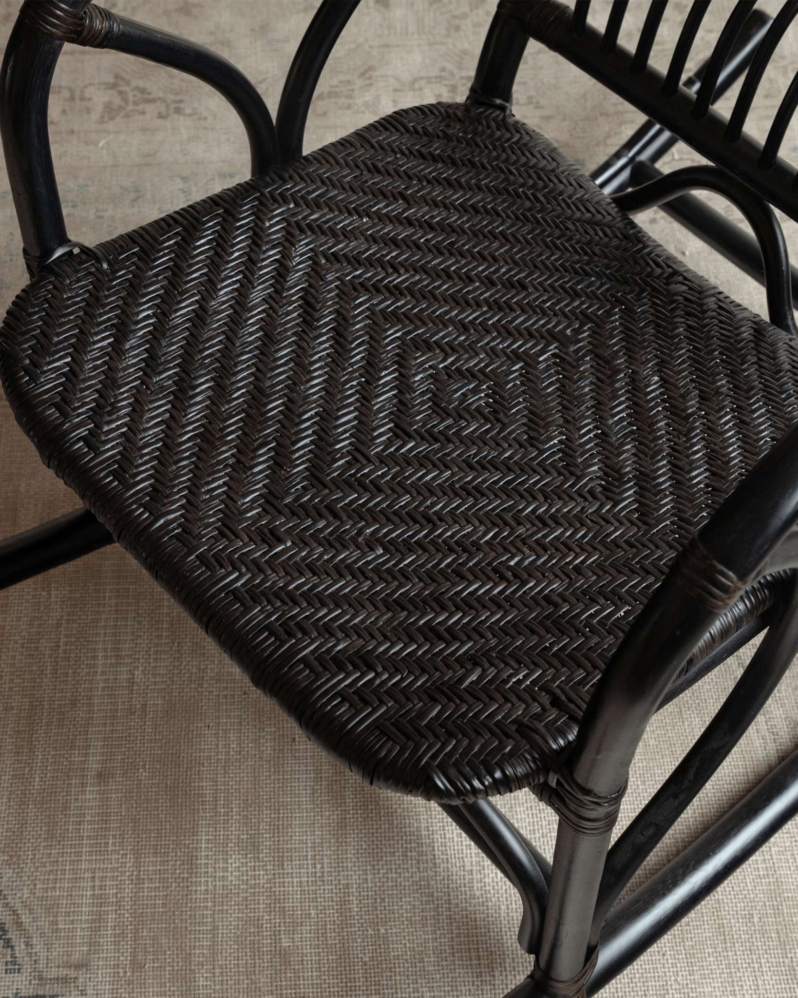 Fauteuil à bascule en rotin Aku