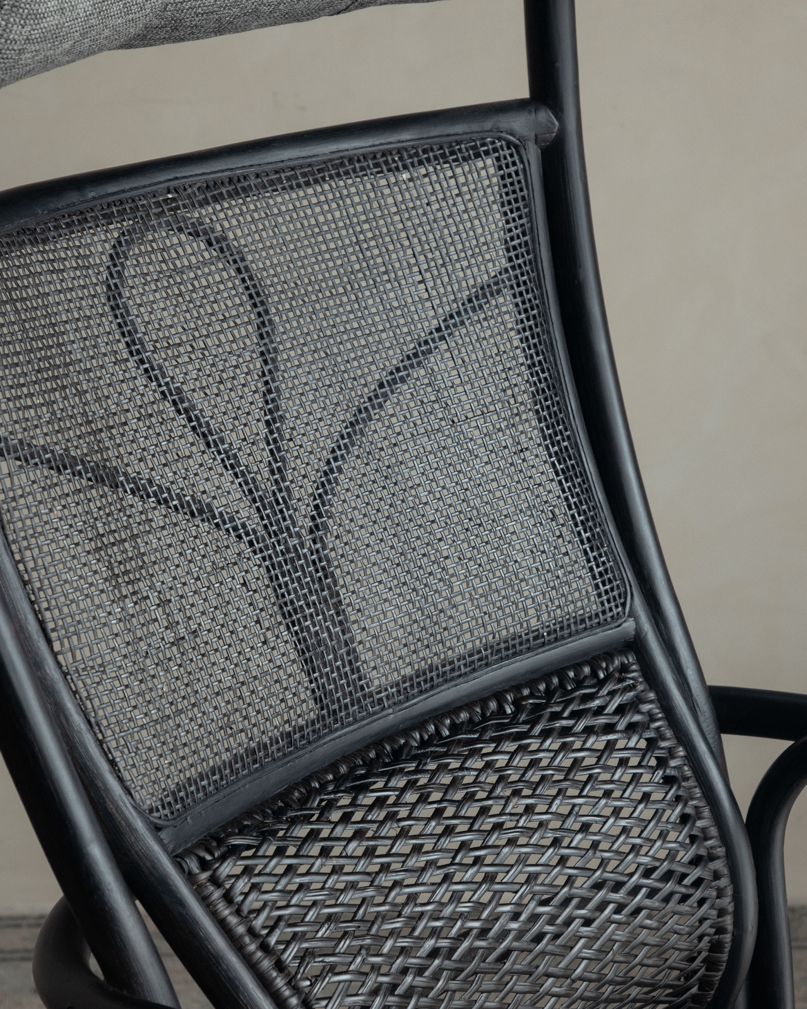 Chaise pivotante en rotin Gakusha