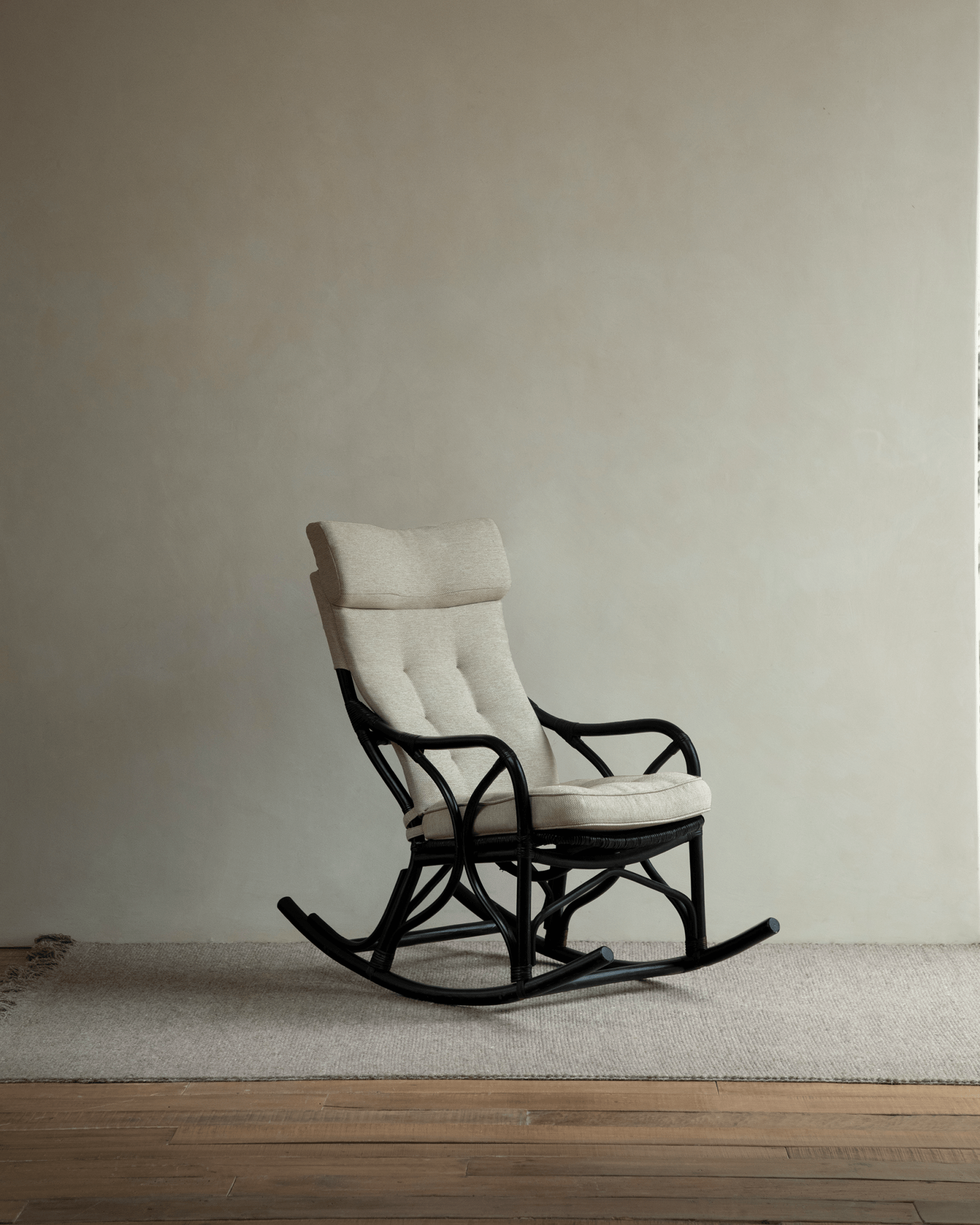 Fauteuil à bascule en rotin Aku