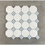 Carreaux de mosaïque en marbre Thassos blanc avec motif de fleurs bleues célestes - Coffret (10 feuilles)