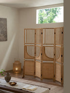 Paravent en rotin ensoleillé