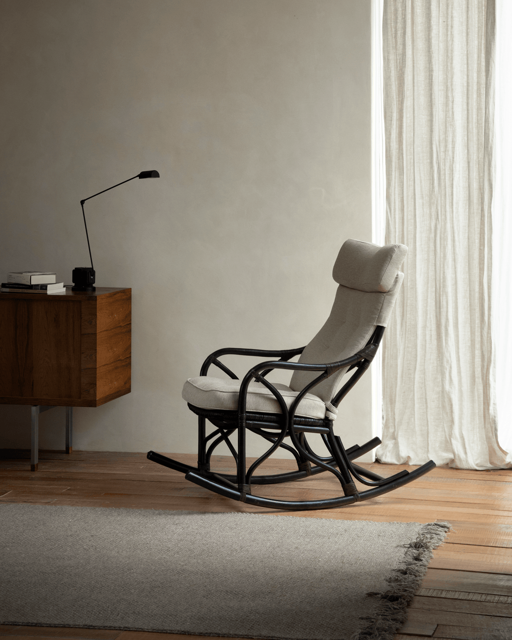 Fauteuil à bascule en rotin Aku