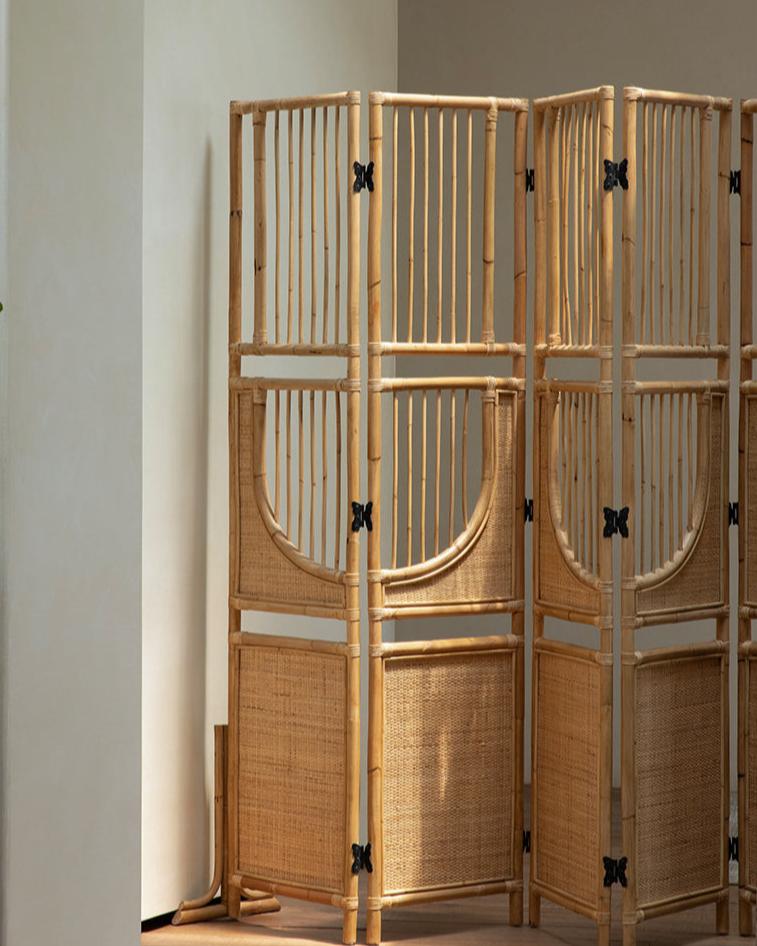 Paravent en rotin ensoleillé