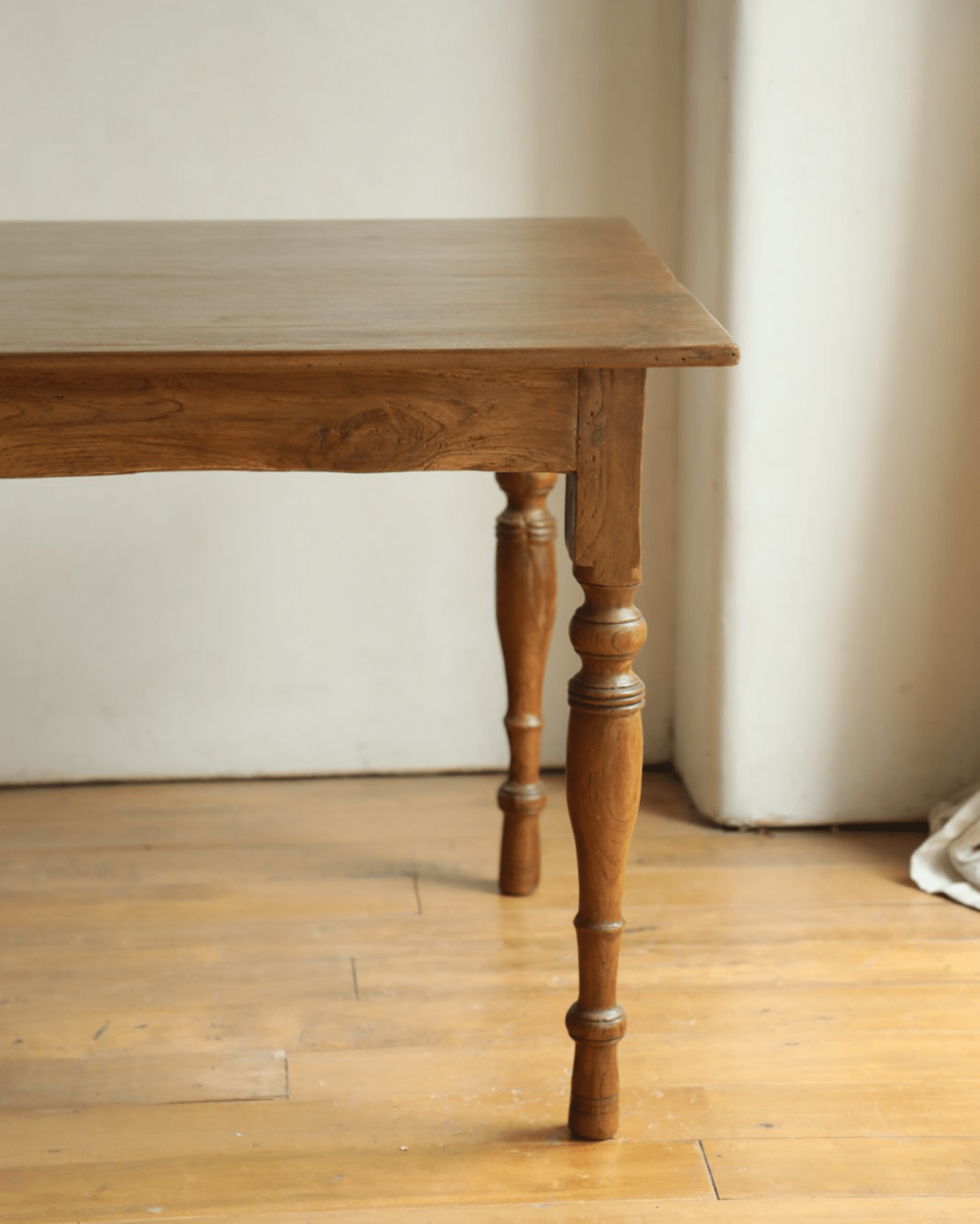 Tables vintage indonésiennes en bois de teck