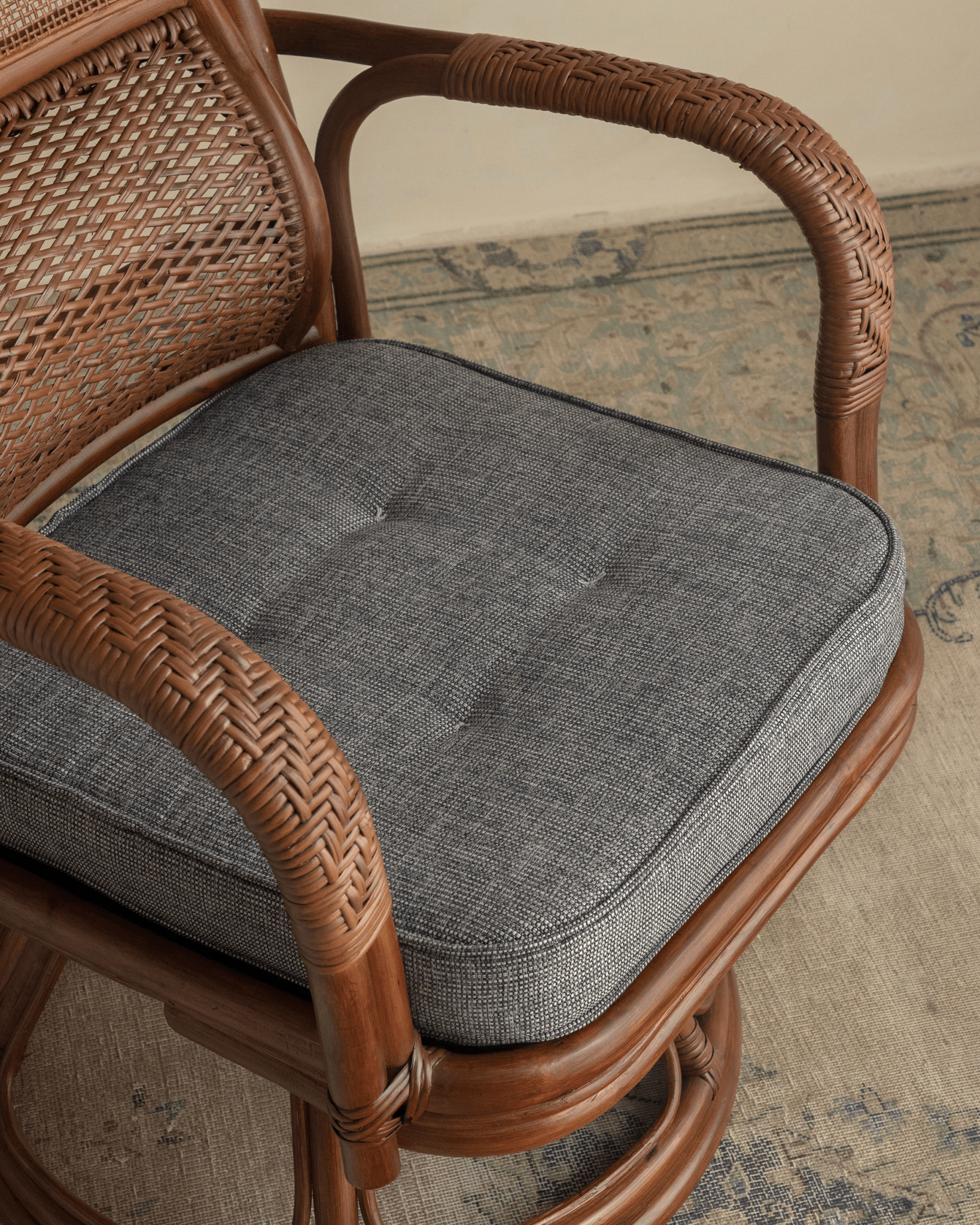 Chaise pivotante en rotin Gakusha