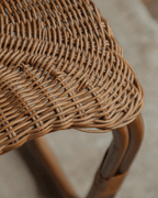 Table d'appoint en rotin à motif pomme de pin