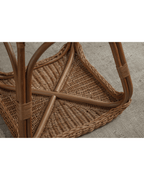 Table d'appoint en rotin à motif pomme de pin