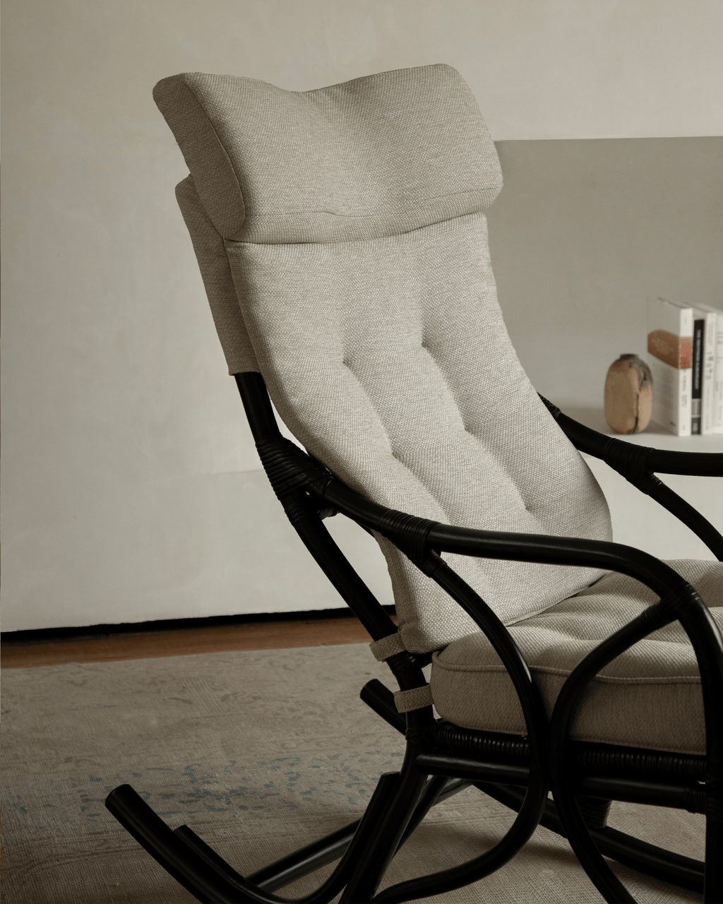 Fauteuil à bascule en rotin Aku