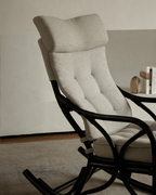 Fauteuil à bascule en rotin Aku