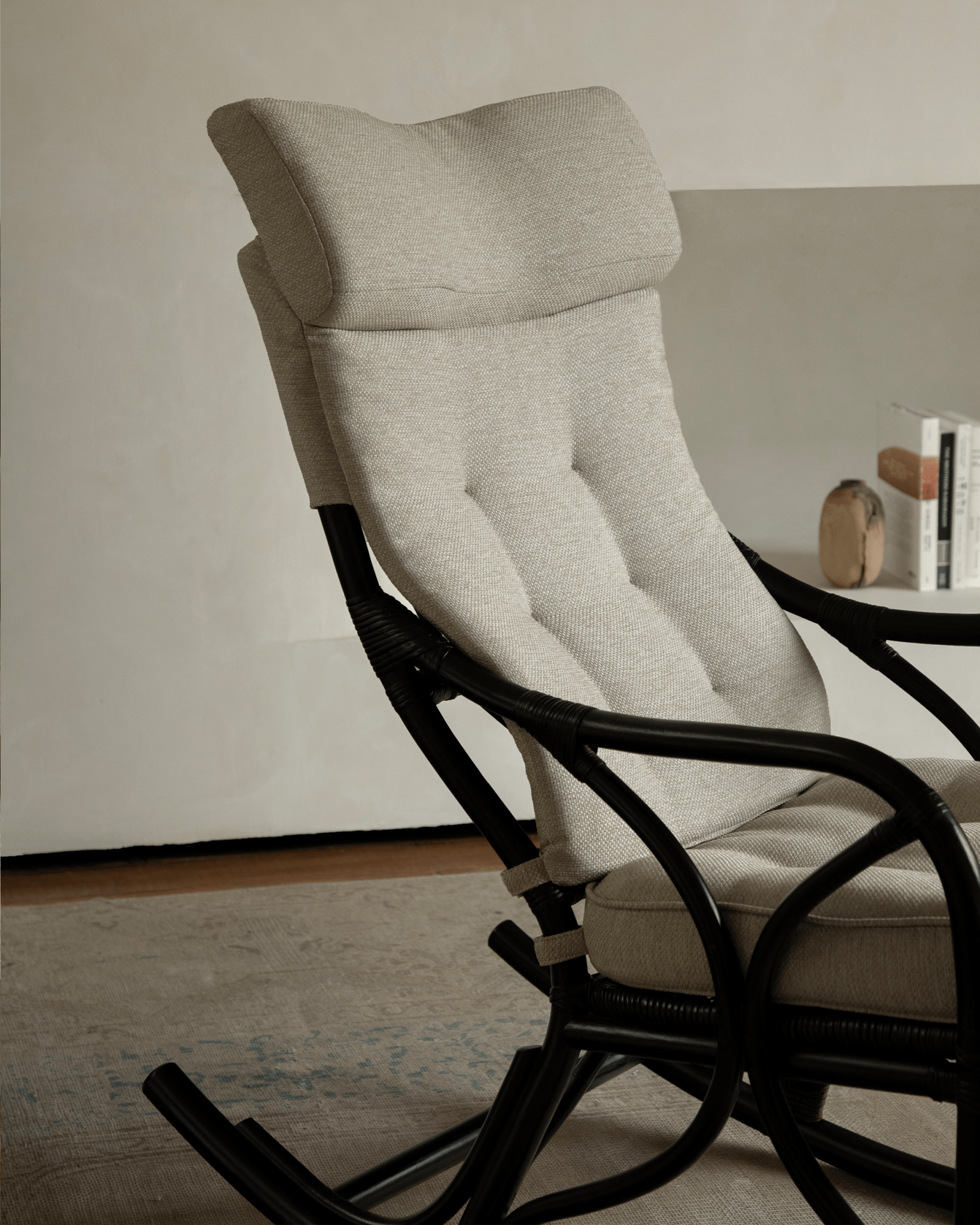 Fauteuil à bascule en rotin Aku