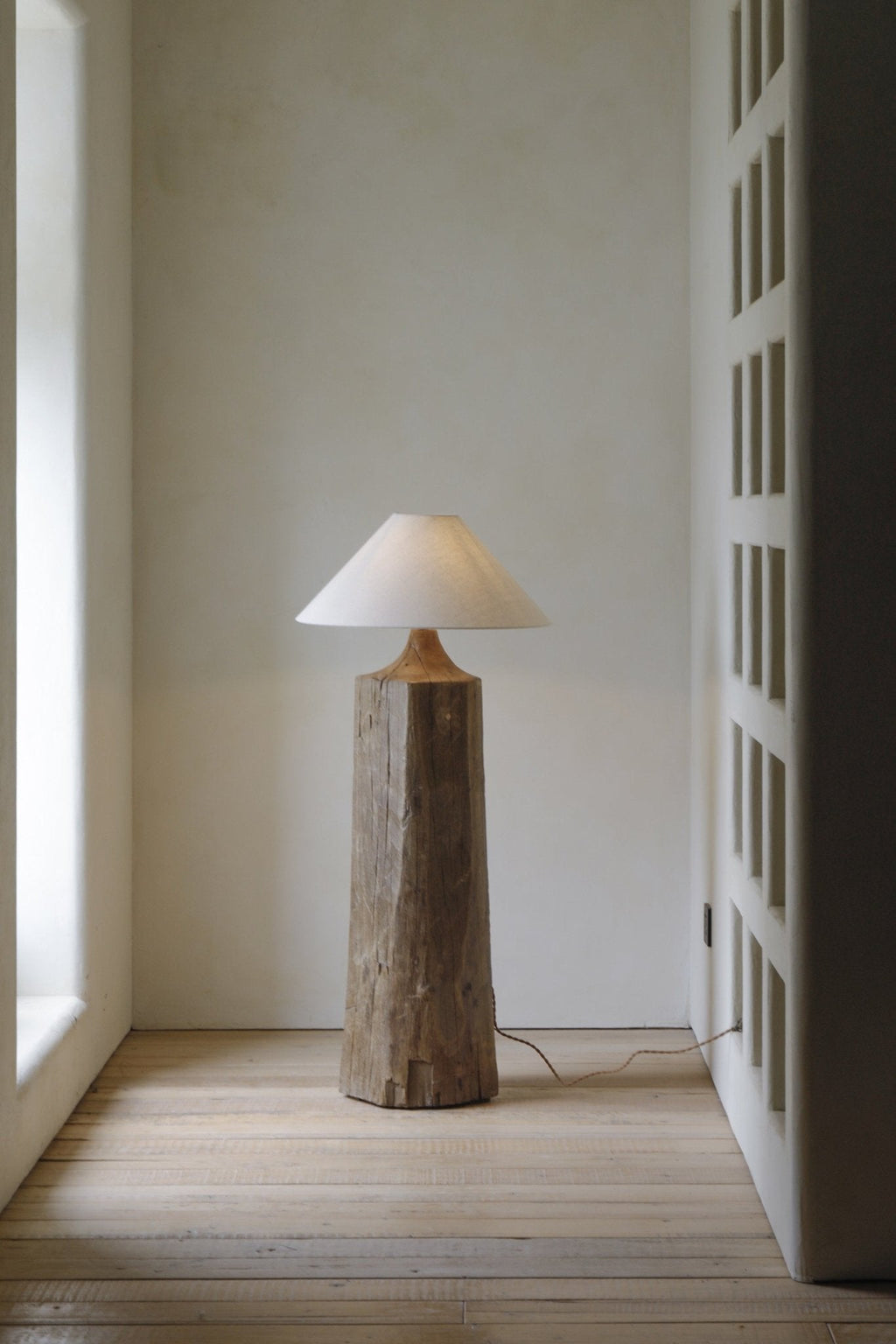 Lampadaire en bois