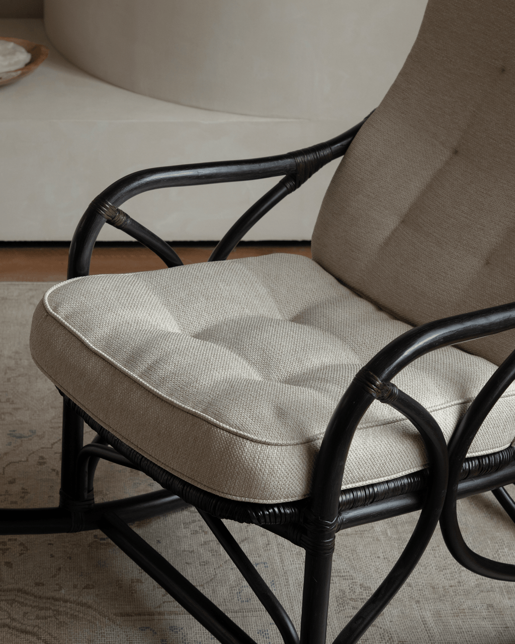 Fauteuil à bascule en rotin Aku