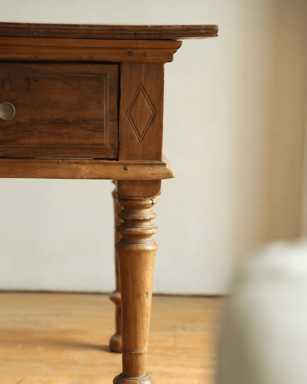 Tables vintage indonésiennes en bois de teck