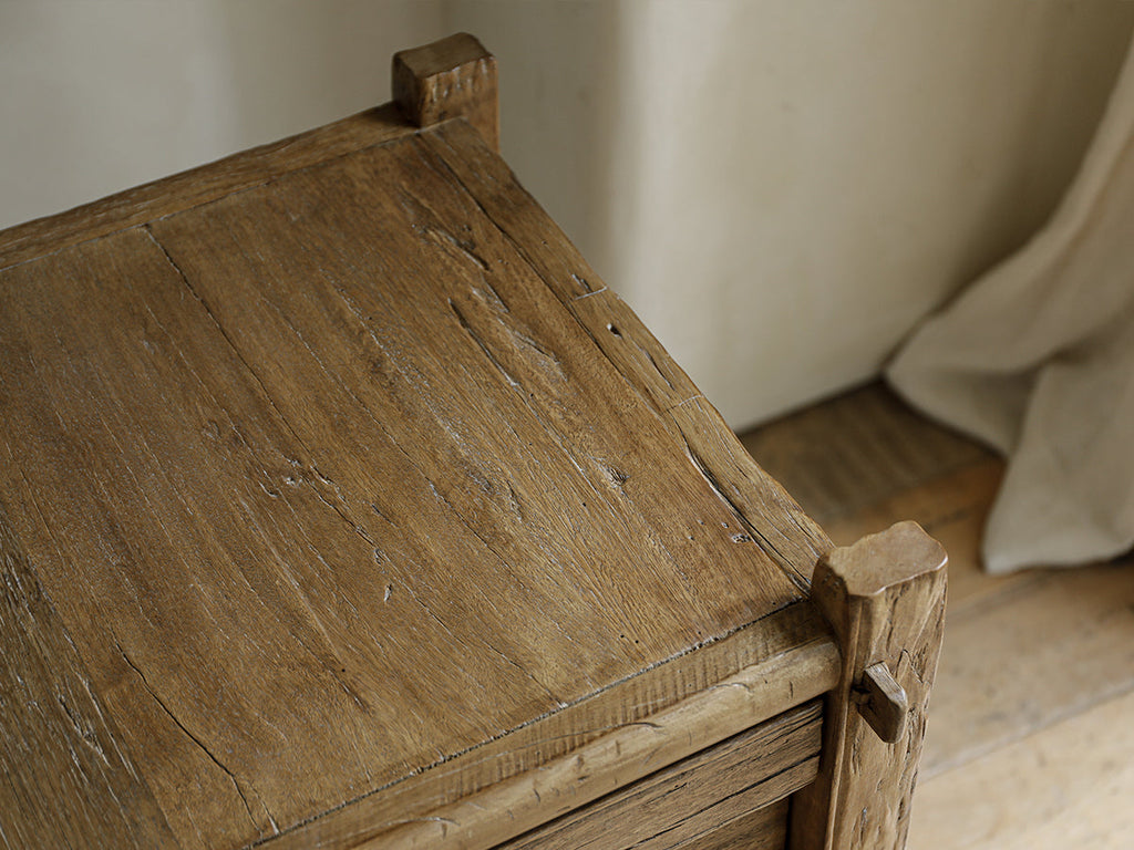 Table de nuit Trésor