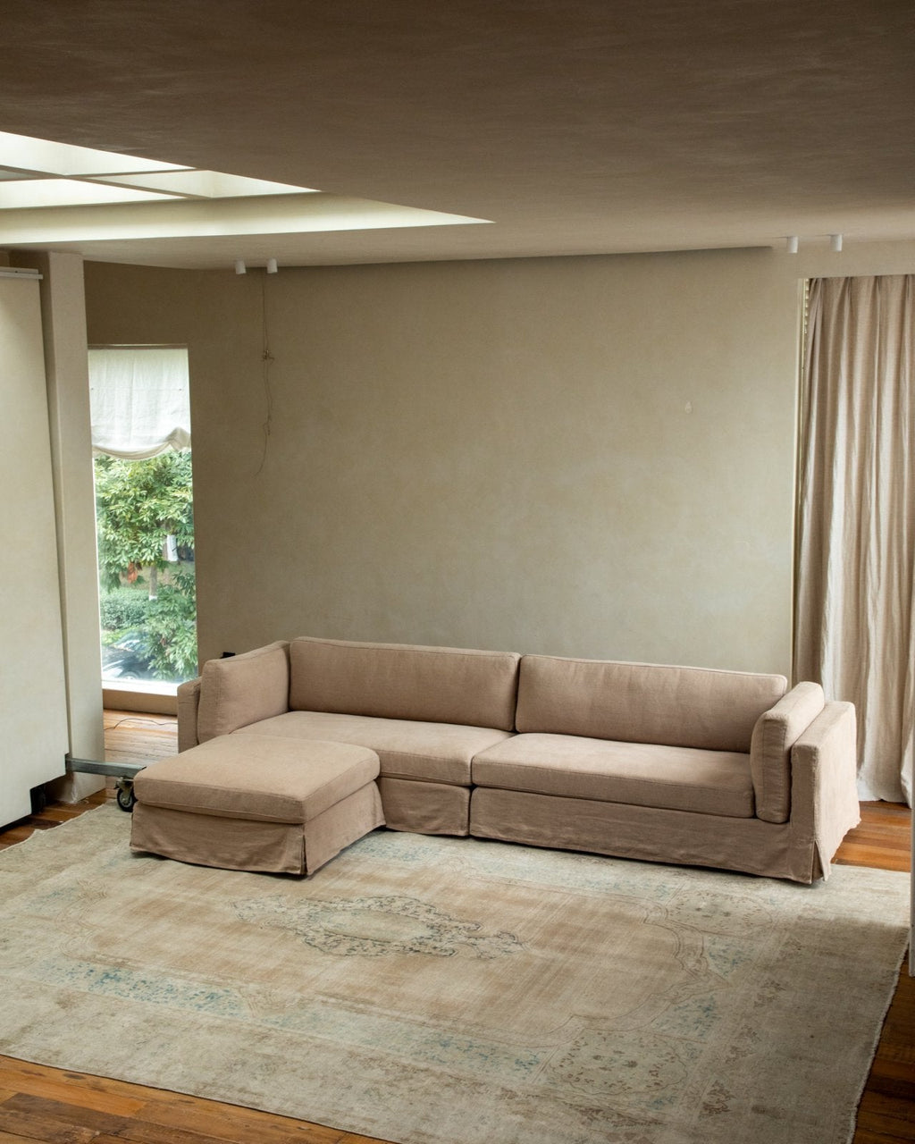 Canapé d'angle à jupe