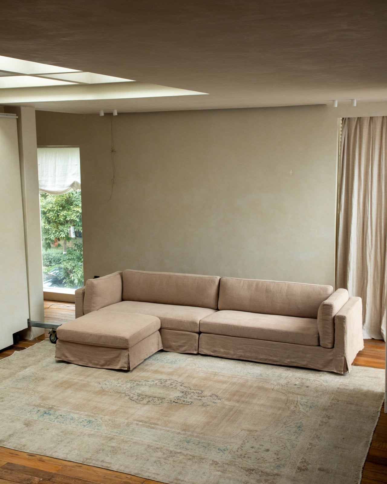 Canapé d'angle à jupe