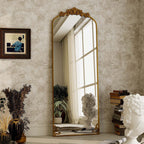 Miroir arqué pleine longueur avec motif floral baroque