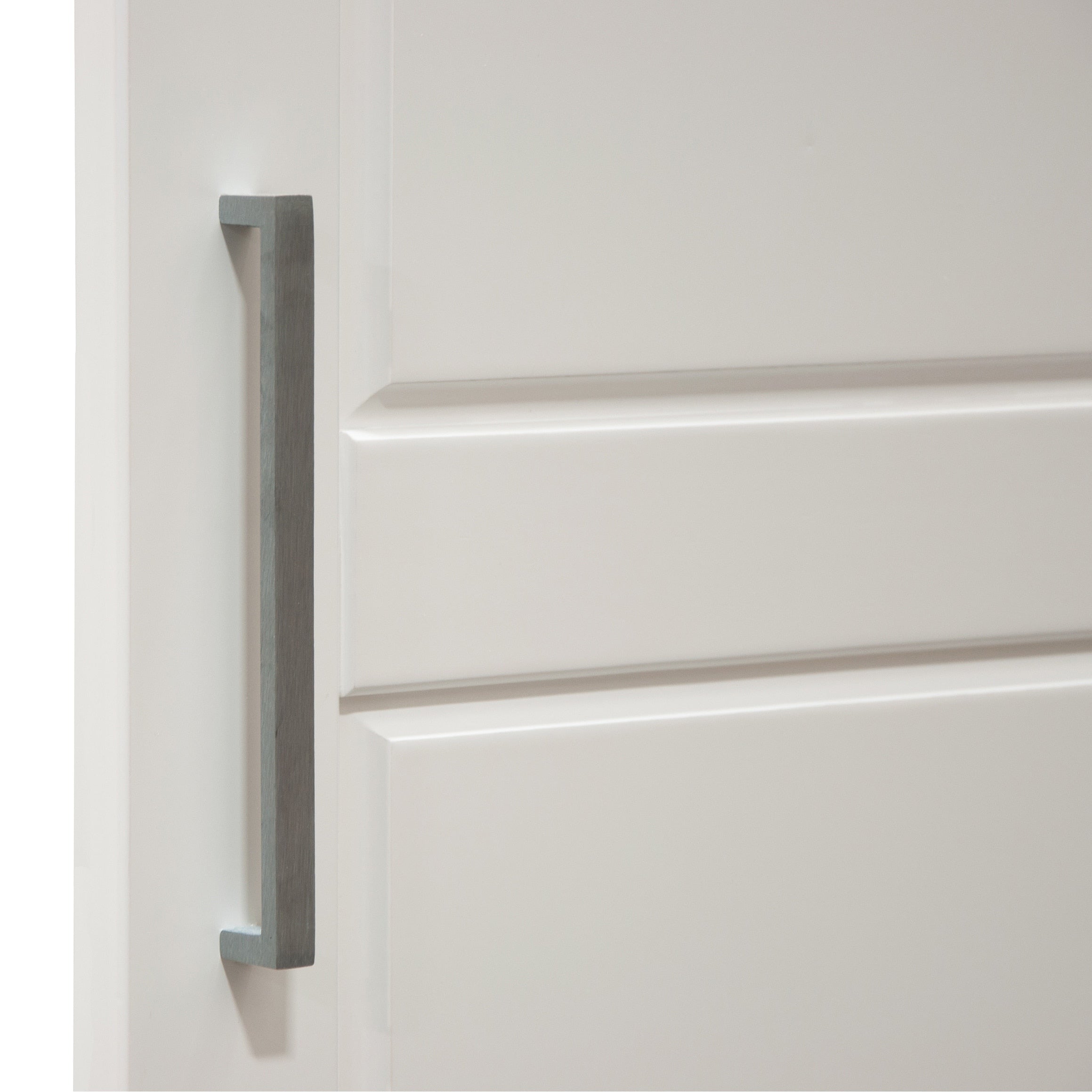 Armoire penderie 3 portes Cosmo 100 % bois massif de Palace Imports avec portes en bois massif ou en miroir