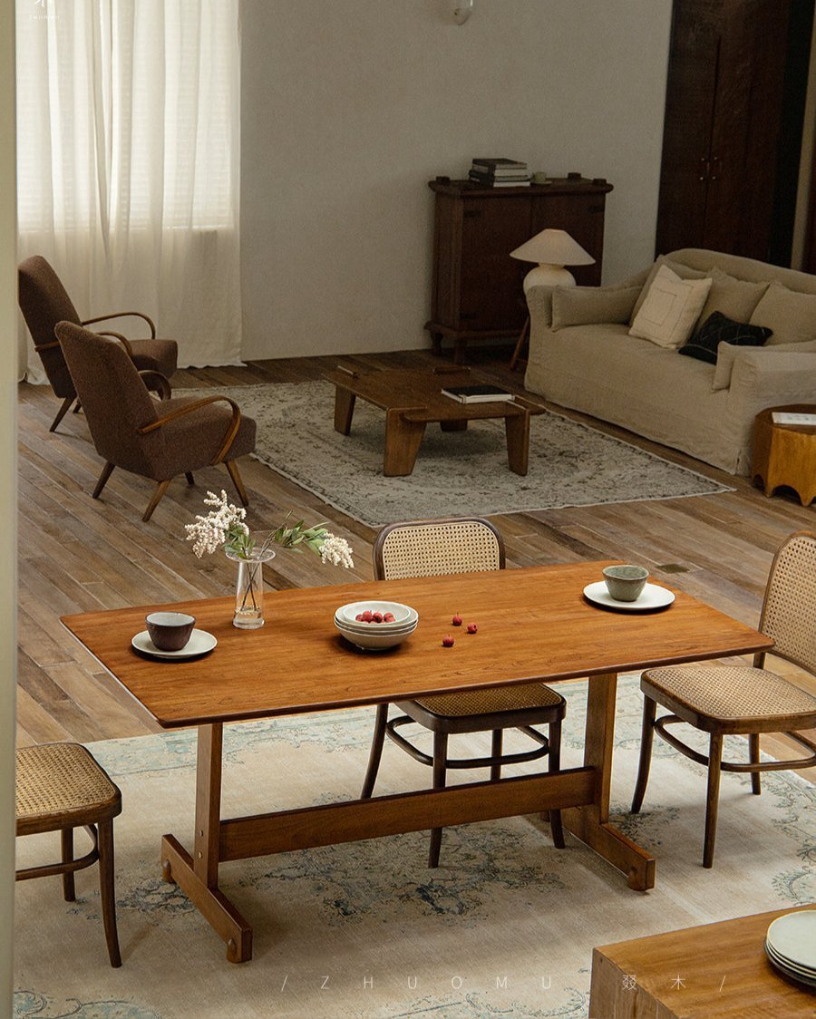 Table à manger en forme de sabot