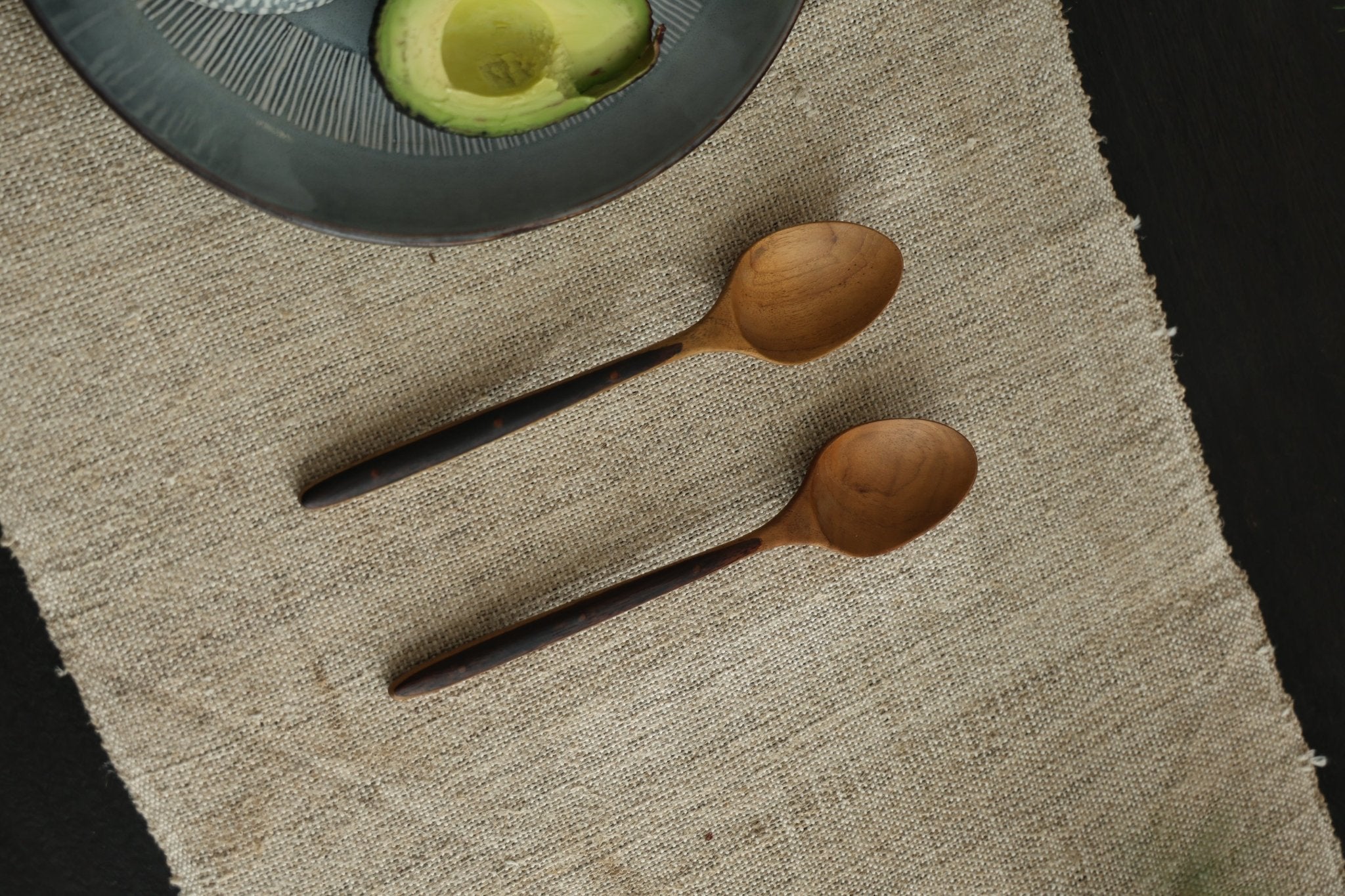 Cuillères de table à manche en bois d'ébène (lot de 2)