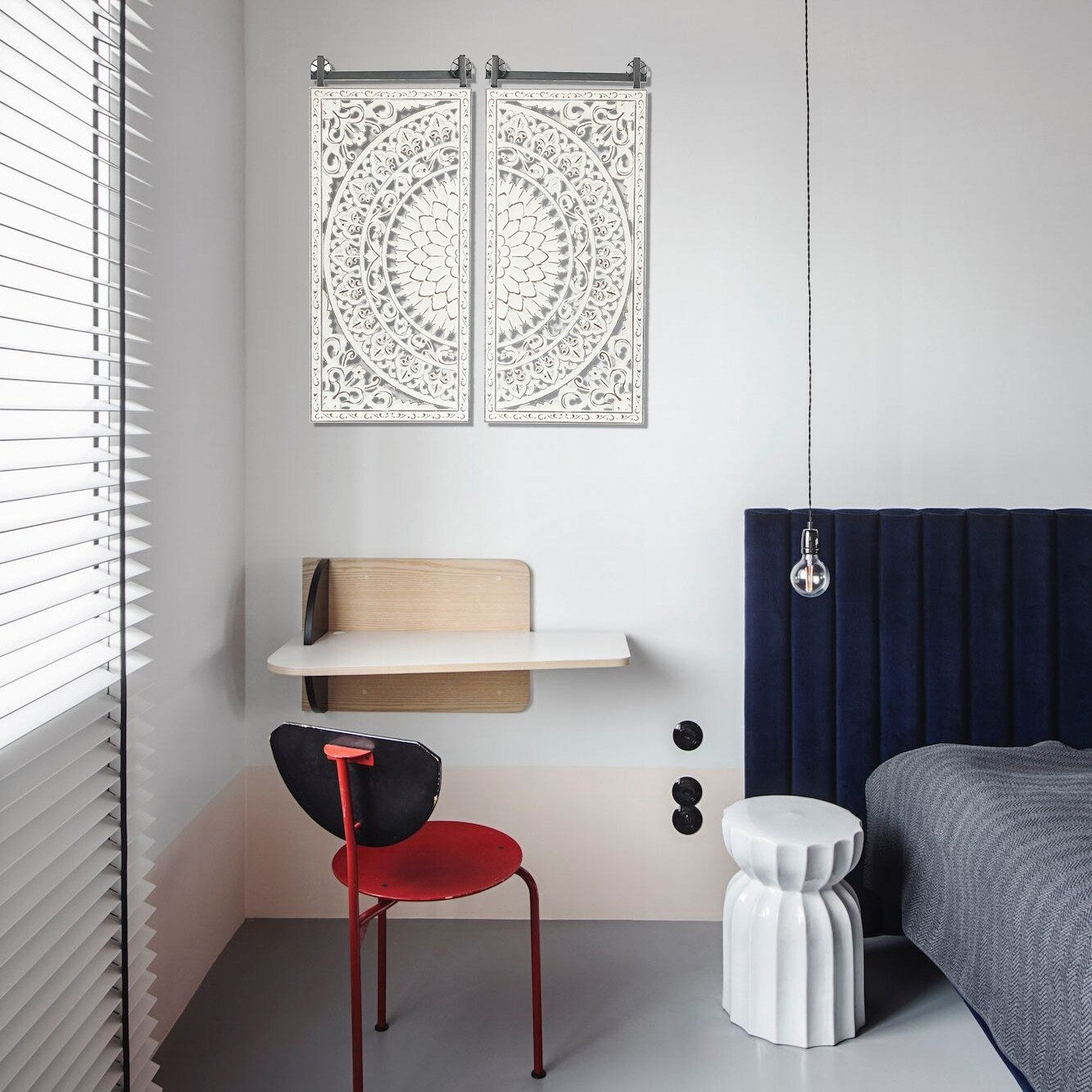 Décoration murale en bois blanc ivoire vieilli avec des accents noirs (lot de 2)