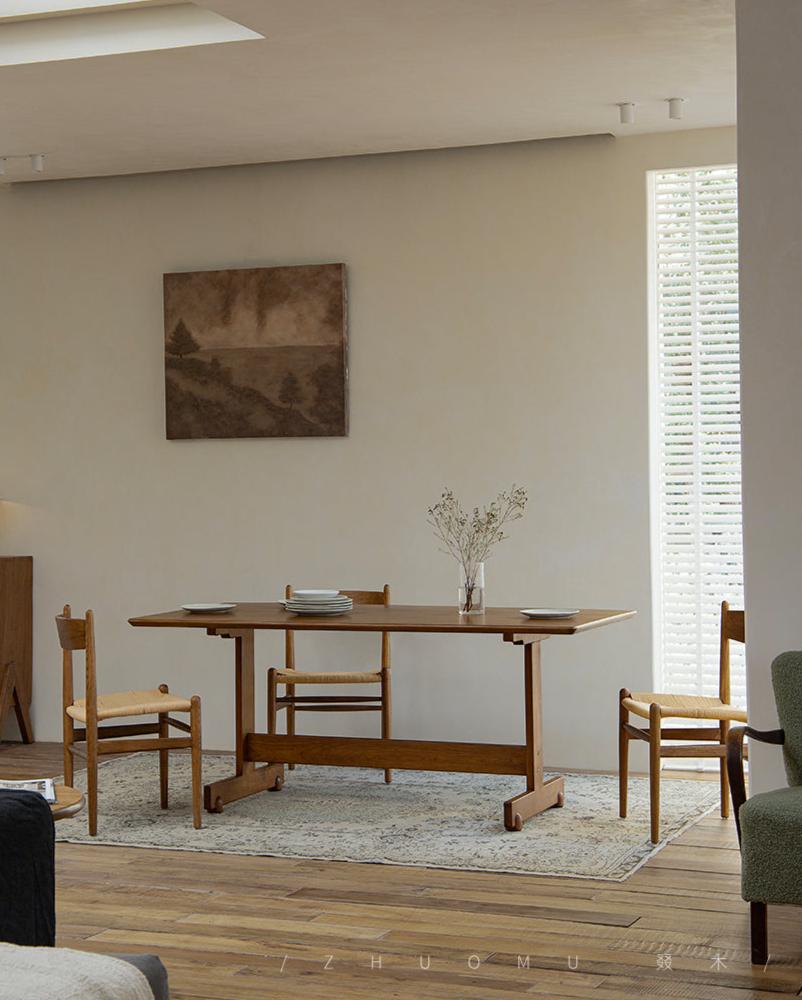 Table à manger en forme de sabot