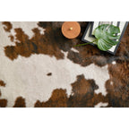 Tapis en fausse peau de vache Yosemite d'Alexander Home