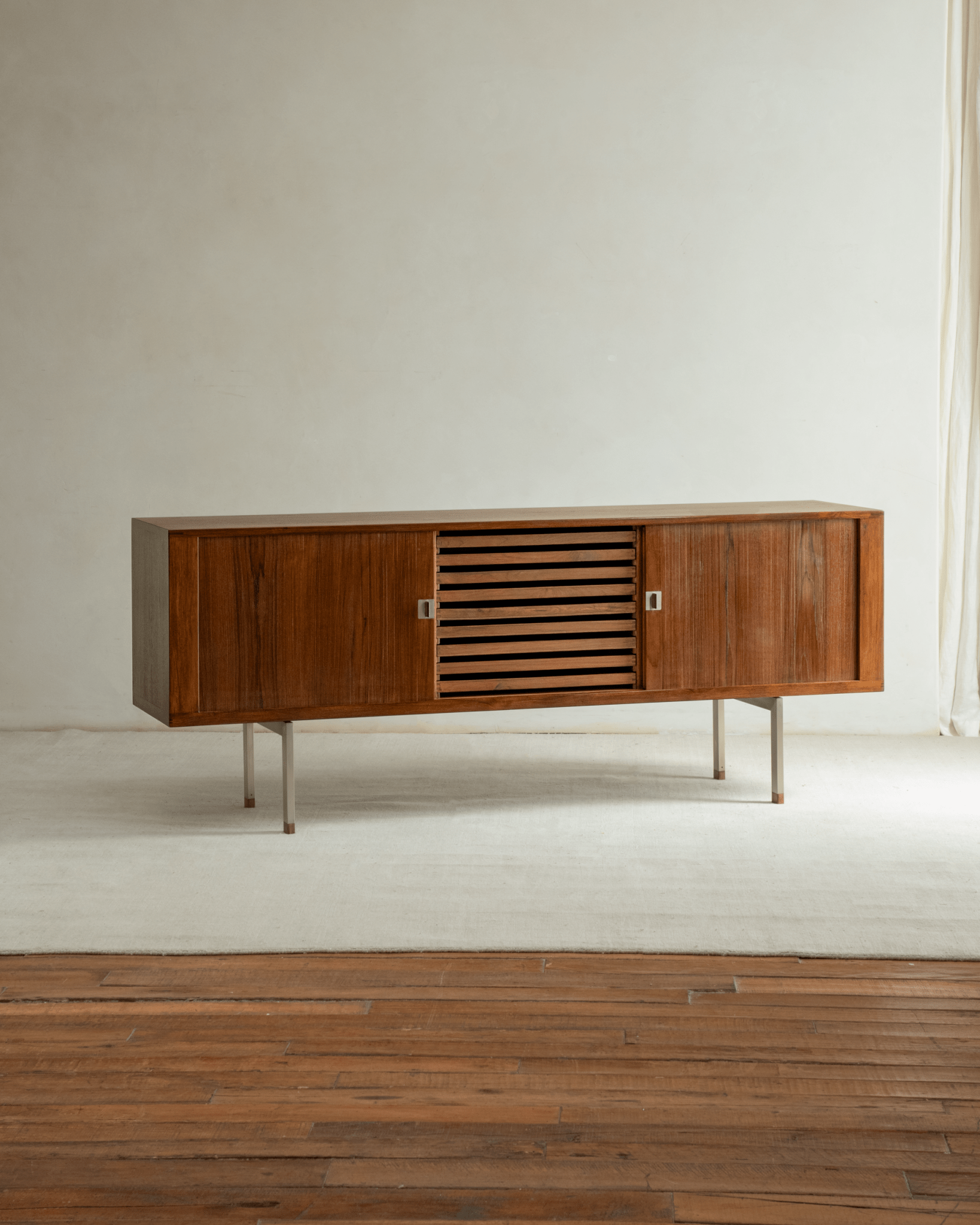 Martin Credenza
