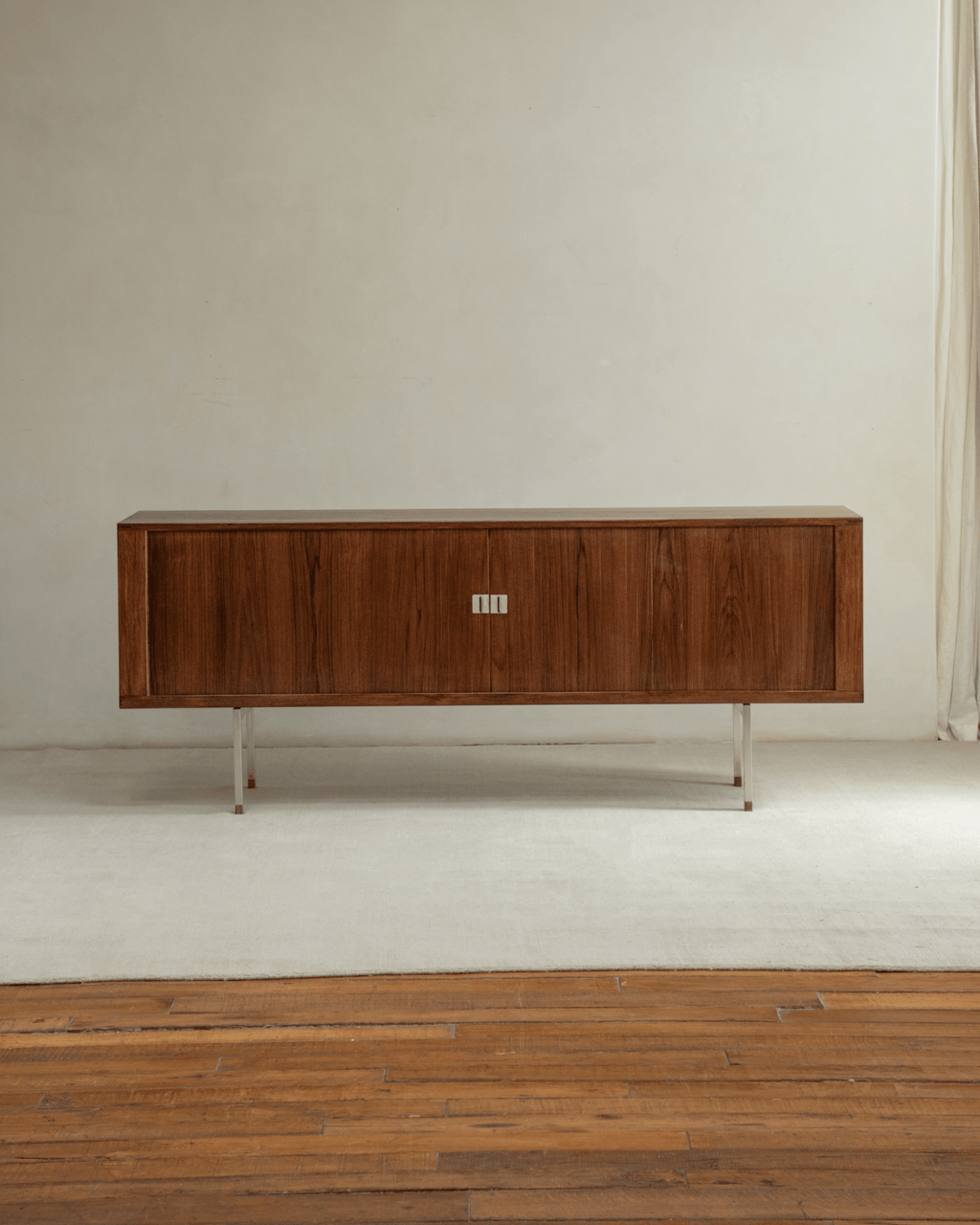 Martin Credenza