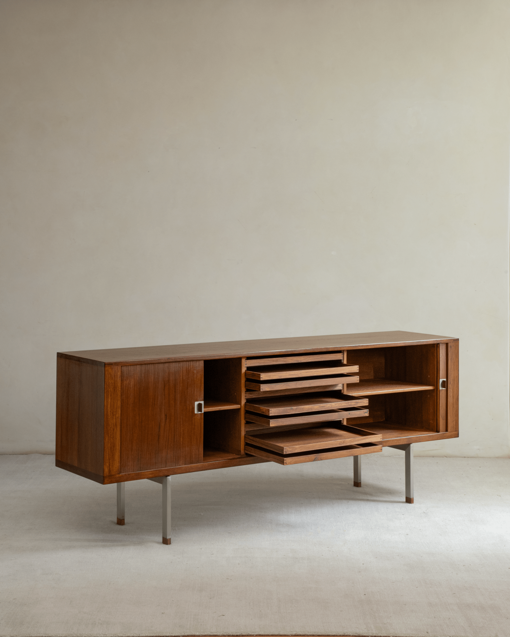 Martin Credenza