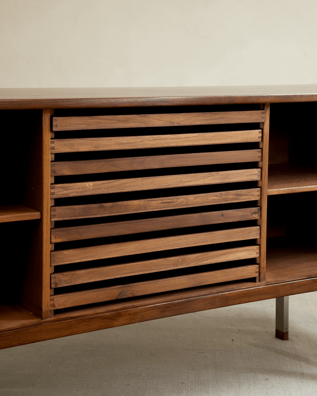Martin Credenza