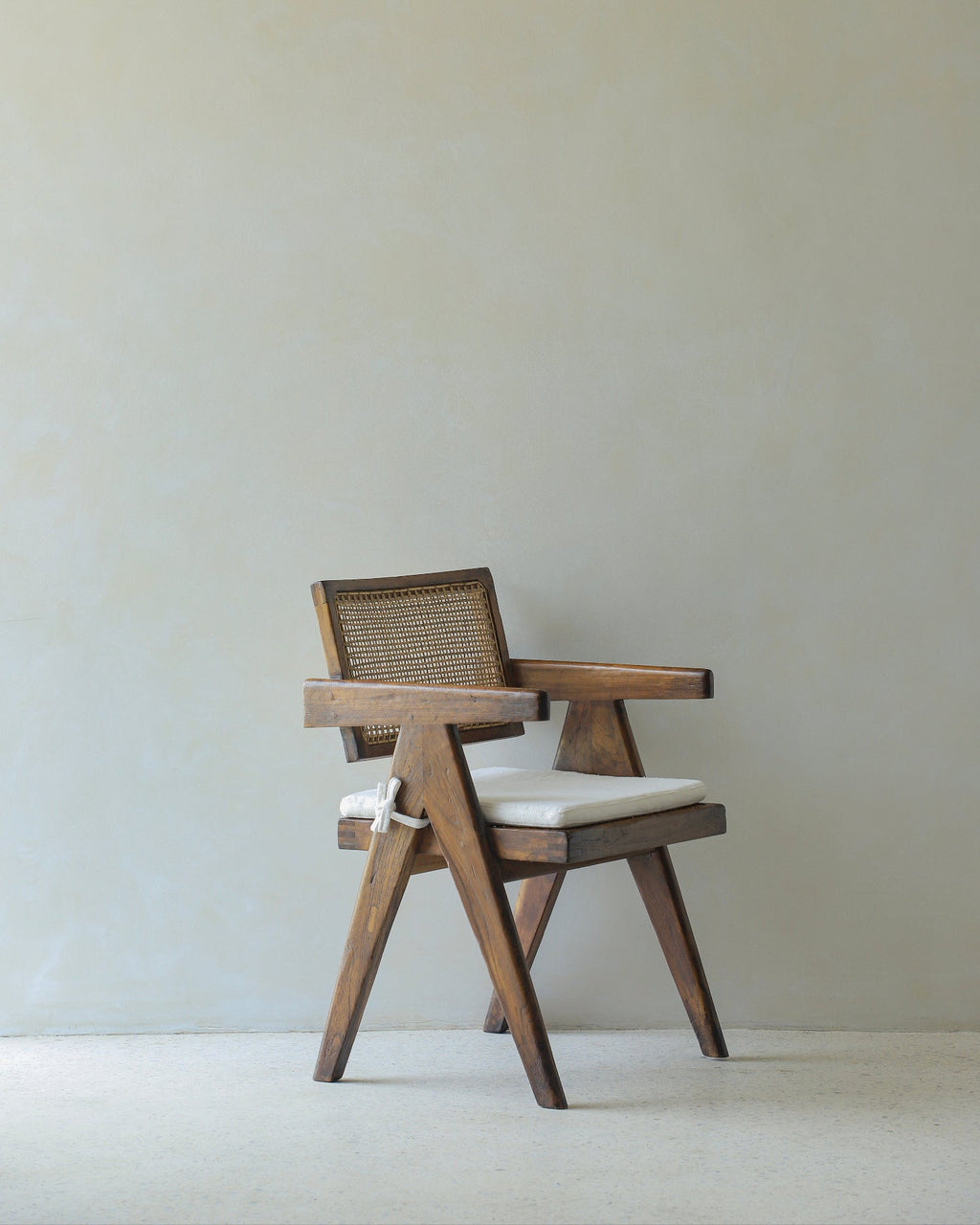 Reproduction de chaises de bureau à Chandigarh