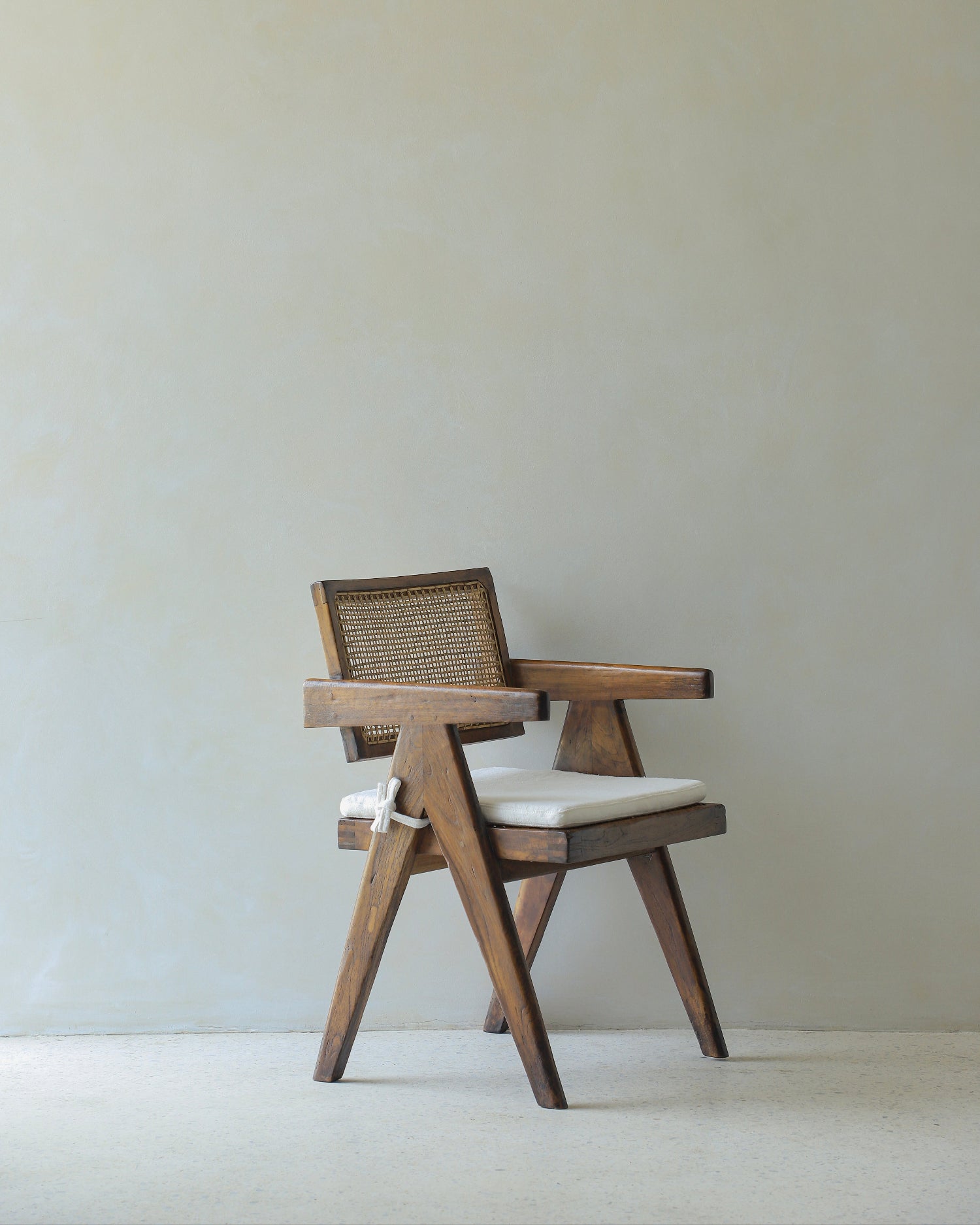 Reproduction de chaises de bureau à Chandigarh
