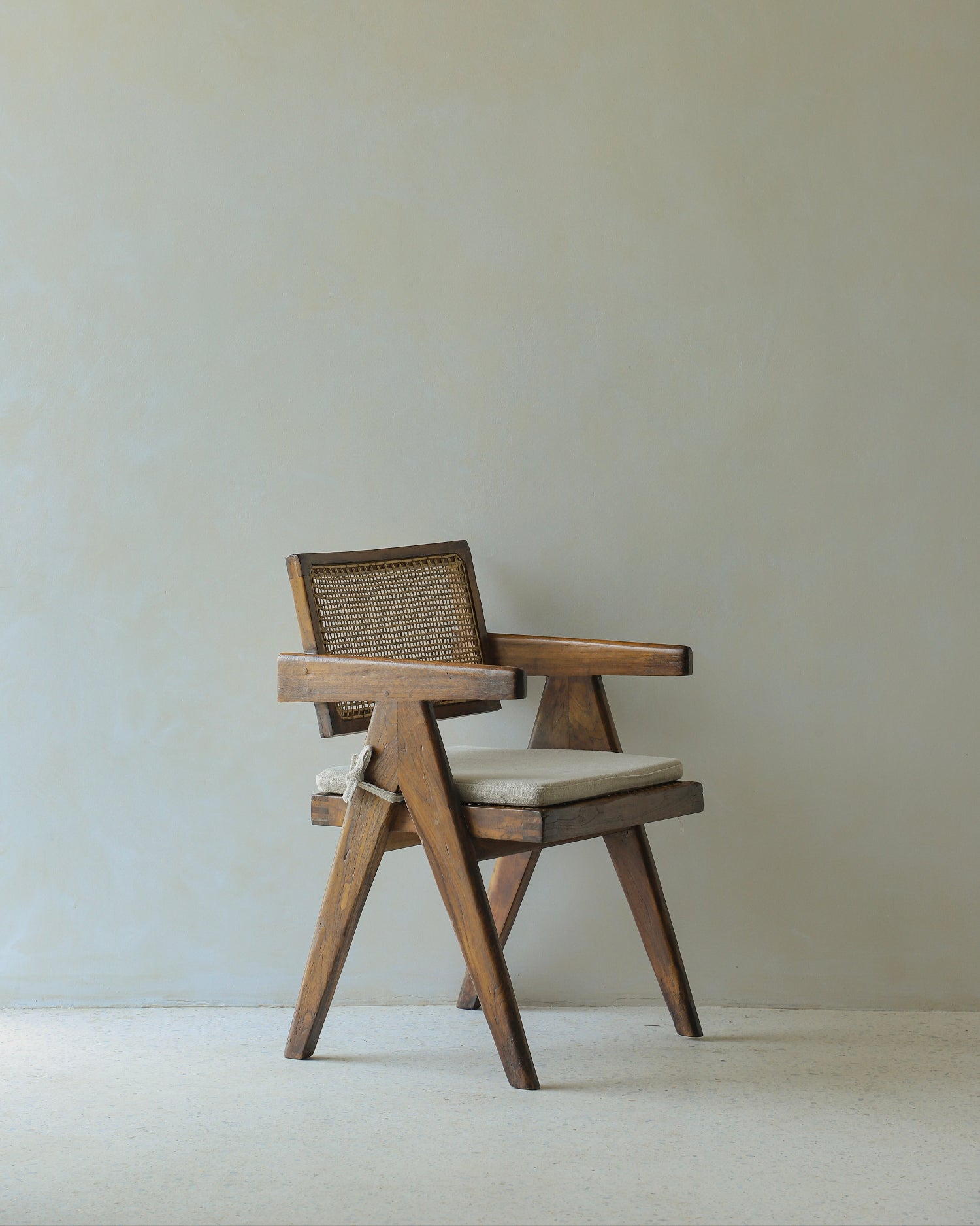 Reproduction de chaises de bureau à Chandigarh