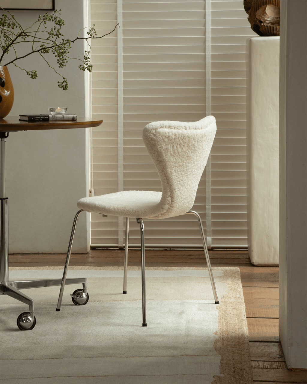 Fauteuil Pietra en peau de mouton retournée