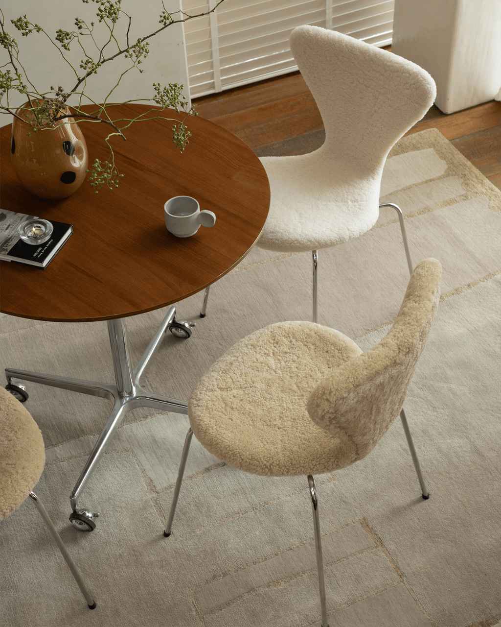 Fauteuil Pietra en peau de mouton retournée