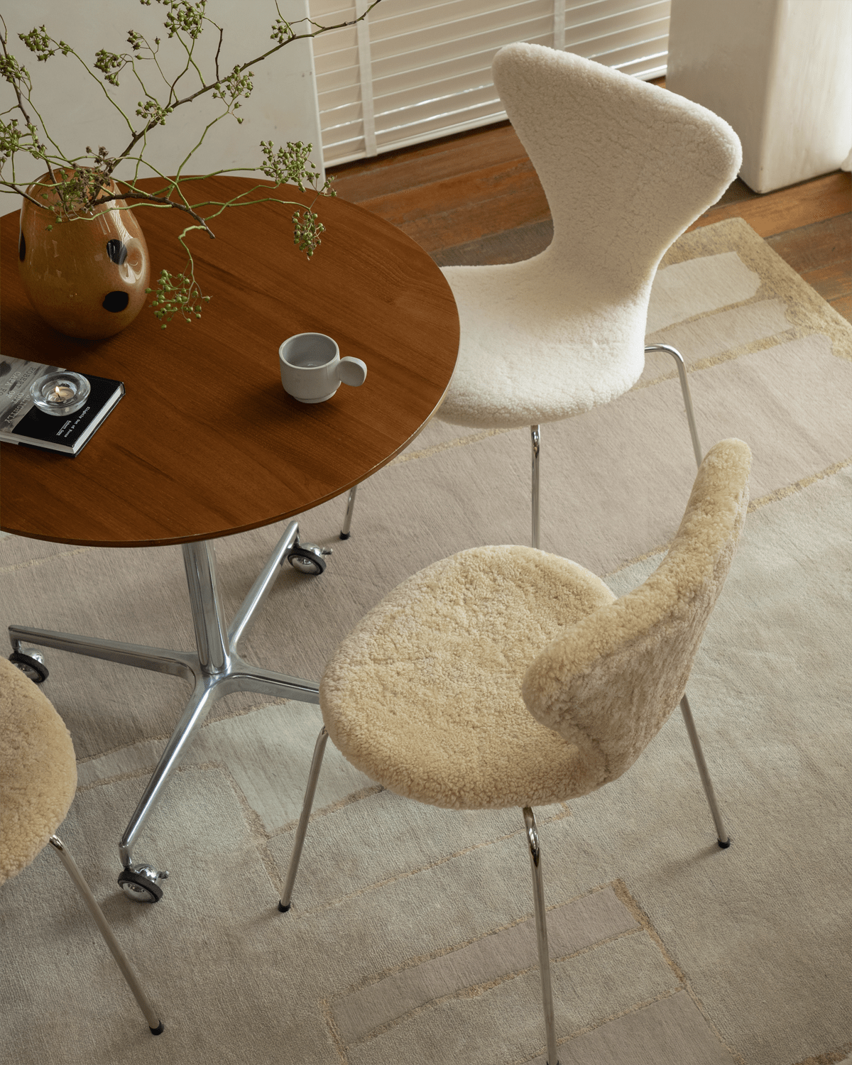 Fauteuil Pietra en peau de mouton retournée